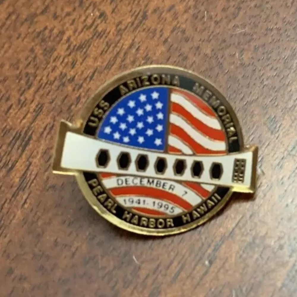 1995 Vintage USS Arizona Memorial Pearl Harbor Hawaii December 7th Lapel Pin